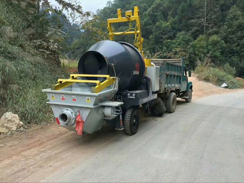 农村混凝土设备客户体现日 现场施工显神威